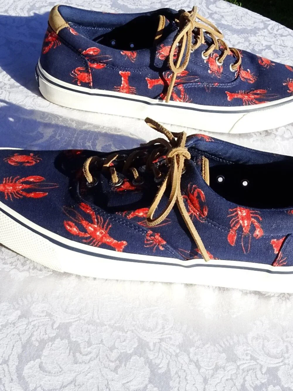 Men's Sperry Navy and Red Lobster Patterned Tennis Shoes Size 11